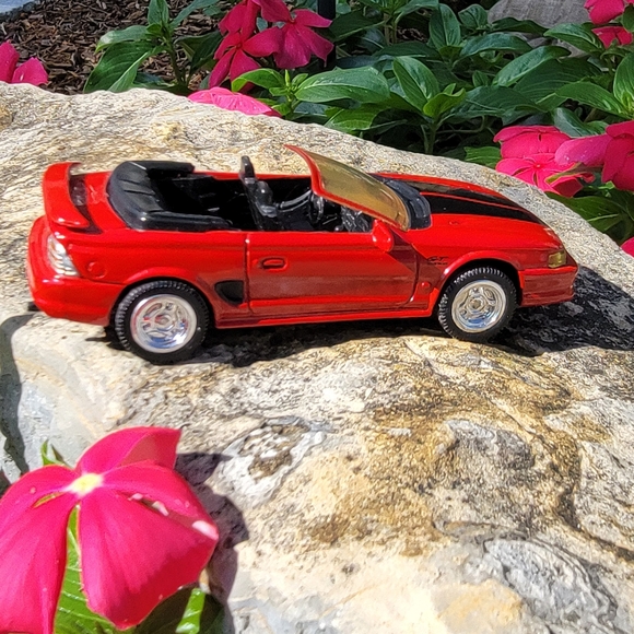 NEW RAY ♡ Red w/Black Racing Stripes 1994 Ford Mustang GT Convertible 1:43 Scale - Picture 7 of 14